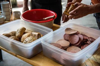 Esslingen-Hegensberg: Dachstuhlbrand in Mehrfamilienhaus - Verpflegungsgruppe der Feuerwehr zum ersten mal im Einsatz